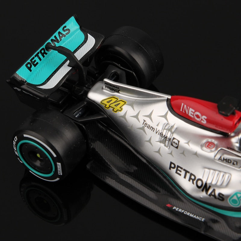Bburago 1:43 2022 F1 Mercedes-AMG Team W13 #44 Lewis Hamilton Alloy Luxury Vehicle Diecast Cars Formula One Model Toy Gift